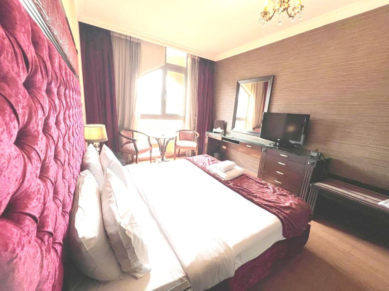 ควีน สวีท โฮเต็ล Hotel เบรุต ภายนอก รูปภาพ
