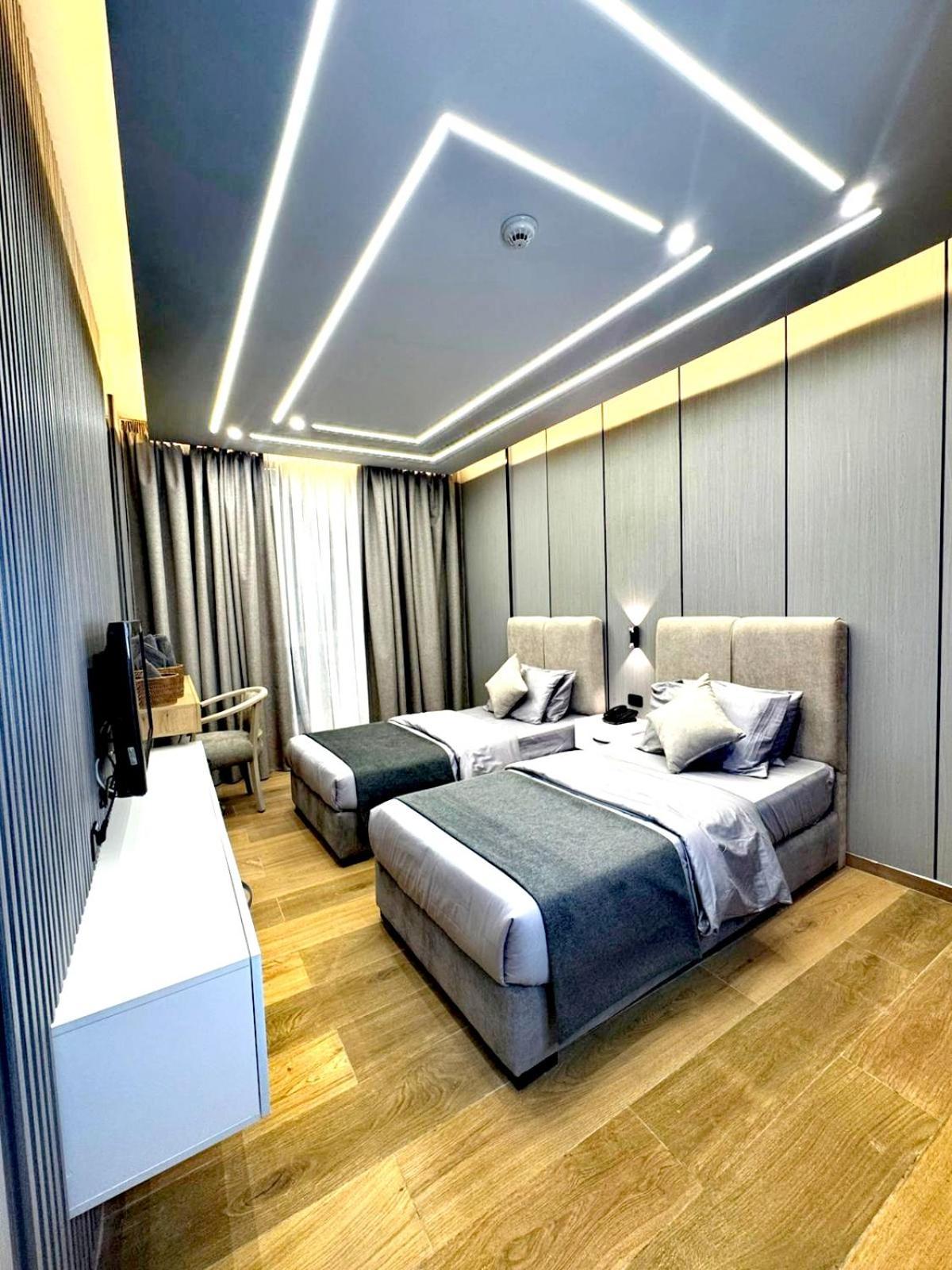 ควีน สวีท โฮเต็ล Hotel เบรุต ภายนอก รูปภาพ