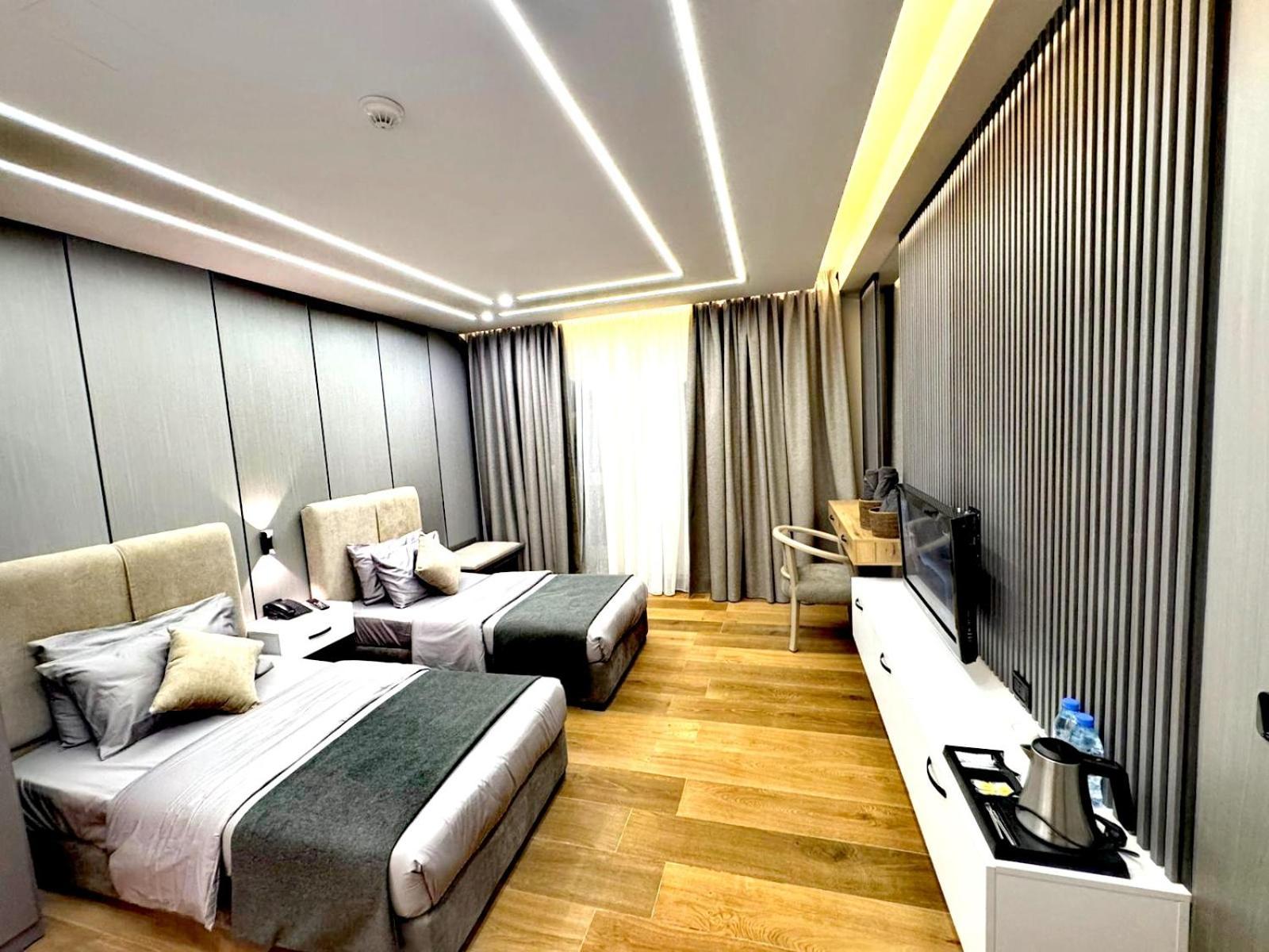 ควีน สวีท โฮเต็ล Hotel เบรุต ภายนอก รูปภาพ