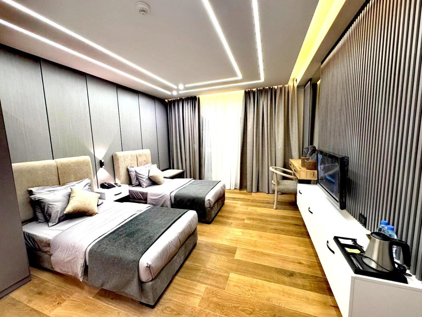 ควีน สวีท โฮเต็ล Hotel เบรุต ภายนอก รูปภาพ