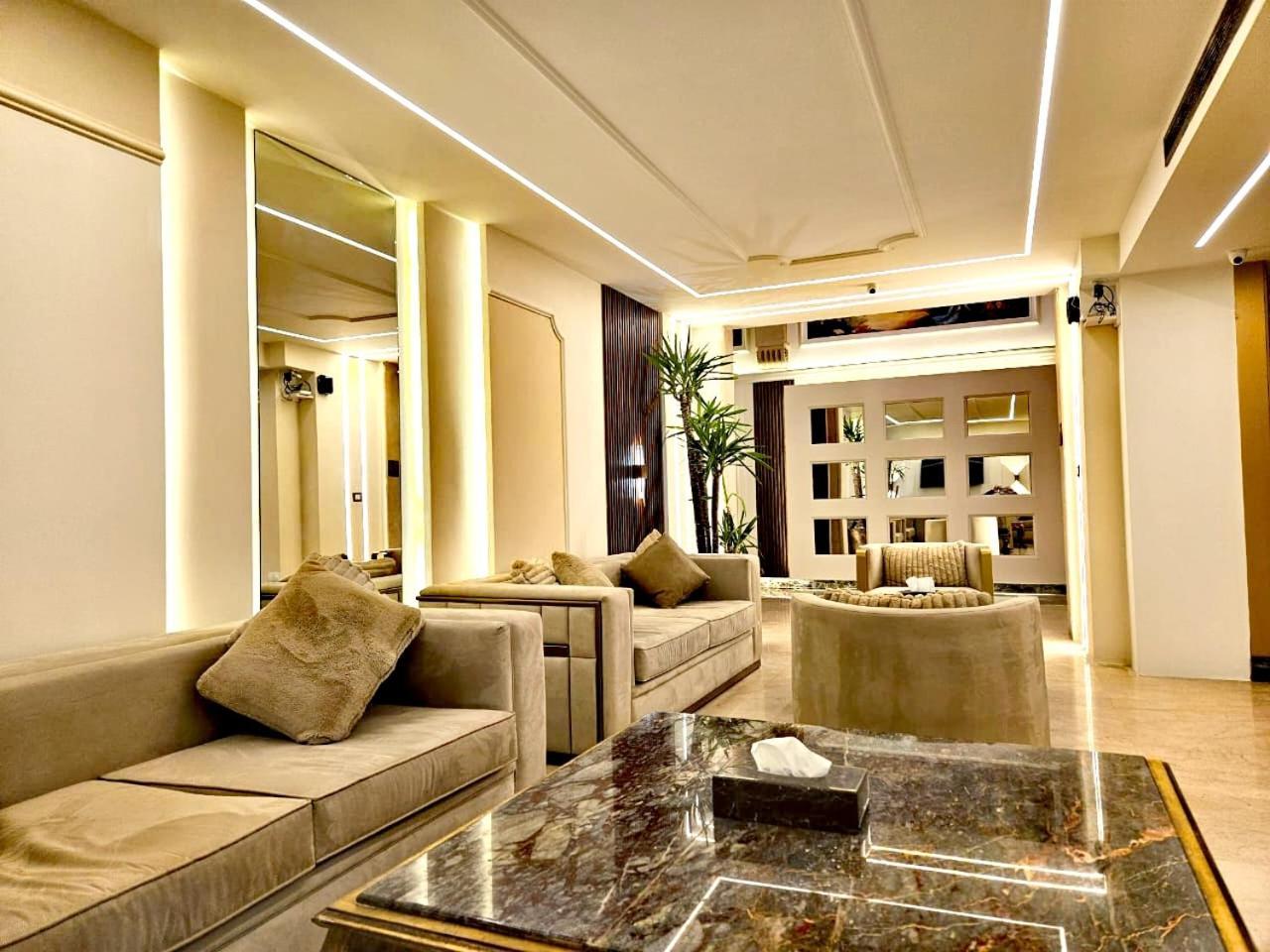 ควีน สวีท โฮเต็ล Hotel เบรุต ภายนอก รูปภาพ